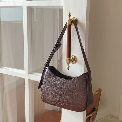 2024 Designer Ladies Shoulder Bag with Zipper Hasp Closure and Availiable Sample