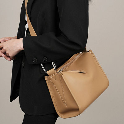 Cow Leather Large Capacity Tote Bags None Decoration Fashion Style Handbags for Wome