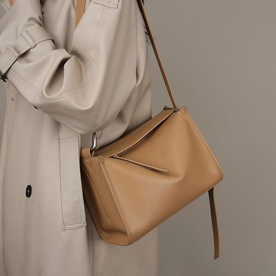 Cow Leather Large Capacity Tote Bags None Decoration Fashion Style Handbags for Wome