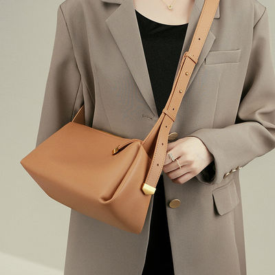 Zipper Hasp Closure Women's Bag for Daily Life in Fashionable Design