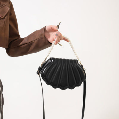 Custom Logo Avaliable Shell Shape Woman Handbag with Pearl Chain and Fashion Design