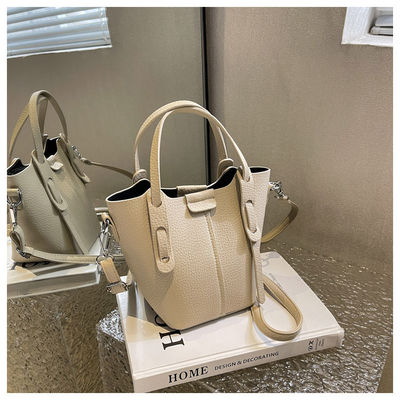 All Seasons Essential 2023 Fashionable Women's Bag with End Sensory and Shoulder Strap