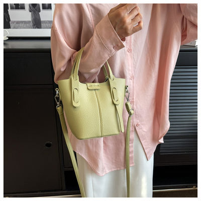 All Seasons Essential 2023 Fashionable Women's Bag with End Sensory and Shoulder Strap