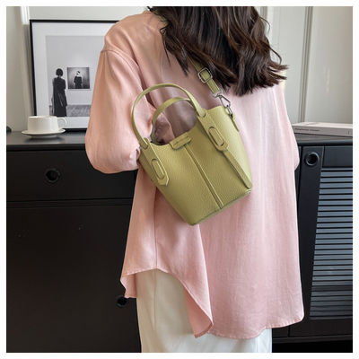 All Seasons Essential 2023 Fashionable Women's Bag with End Sensory and Shoulder Strap