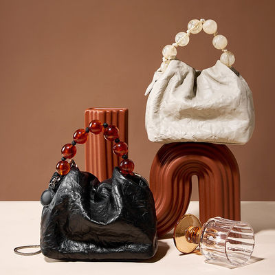 Functional and Fashionable All-in-one Niche Design grade Pearl Hand Bill Shoulder Bag