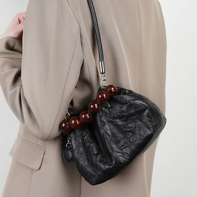 Functional and Fashionable All-in-one Niche Design grade Pearl Hand Bill Shoulder Bag