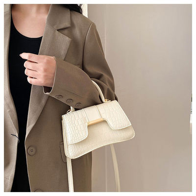 Small Durable Chains Decoration Female Crossbody Messenger Bag for Women's Convenience