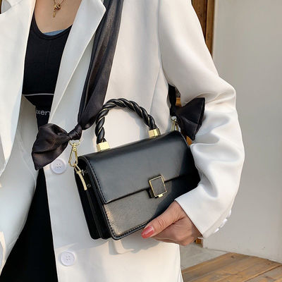 Low MOQ Mix Models Women's Leather Messenger Bag for Fashionable Ladies