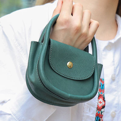 First Layer Cowhide Single Shoulder Street Fashion Lipstick Bag with Zipper Hasp Closure