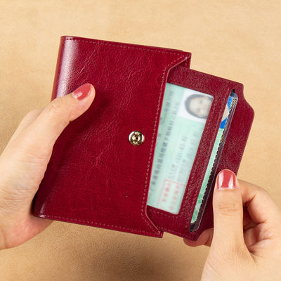 Stylish Ladies Purse with Card Holder and Zipper Closure in Multifunctional Design