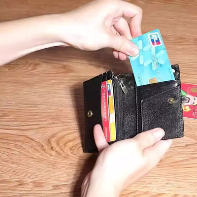 2024 Short Bifold Zipper Wallet for Men Custom Logo and RFID Blocking in Cow Leather