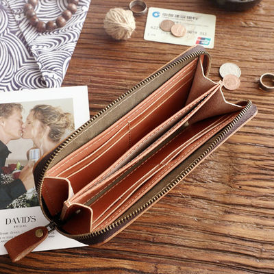 Retro Cowhide Men's Genuine Leather Wallet with Large Capacity and Zipper Closure