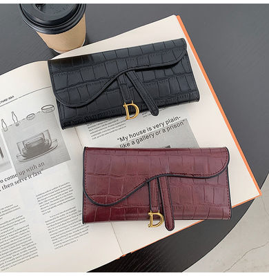 Designer Women's Wallet Low MOQ Mix Models Advantage in 19cm * 10cm * 2cm Package Size