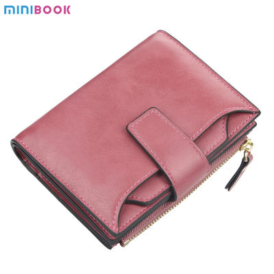 Multifunctional Leather Wallet with Clamshell Closure and Card Storage