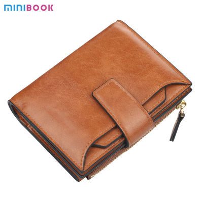 Multifunctional Leather Wallet with Clamshell Closure and Card Storage
