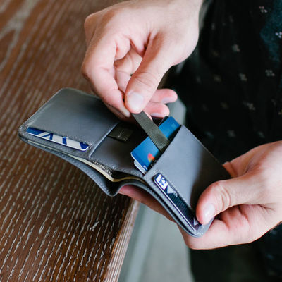 Daily Used Men's Real Leather Bifold Wallet with RFID Protection and Minimalist Design