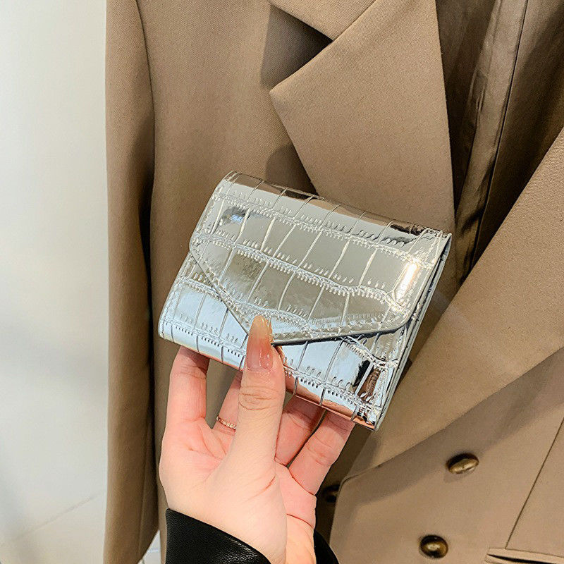 Women's Luxury Shiny Crocodile Wallet with Stone Pattern Credit Card Compartments